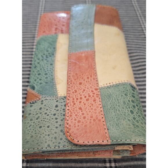 Ladies reptile leather wallet- snap closure- outside & inside pockets- 7.5 x 4 - Picture 7 of 7